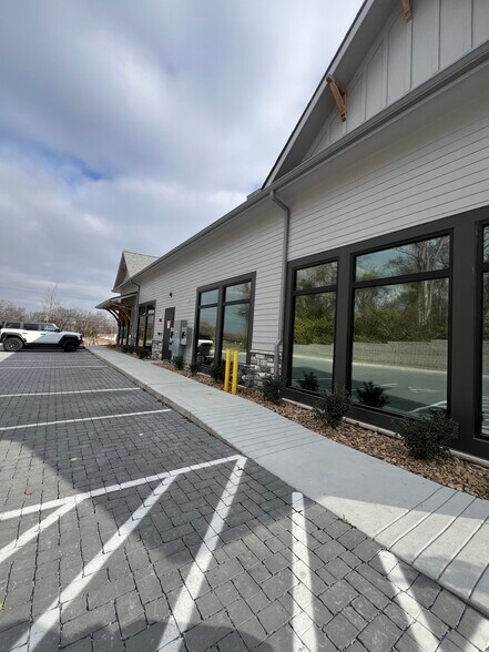 More Photos Of 1624 W Main St, Franklin Storefront Retail Office For Sale