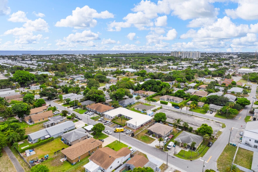 More Photos Of 320 NE 13th Ave, Boynton Beach Apartments For Sale