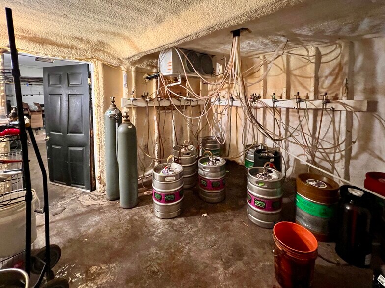 More Photos Of 205 E 9th Ave, Homestead Bar For Lease