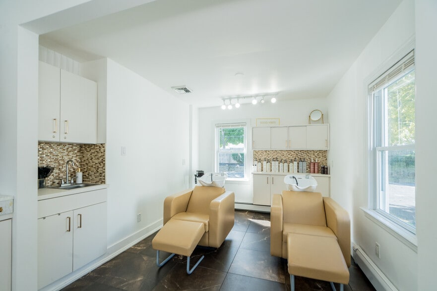 More Photos Of 1830 Western Ave, Albany Freestanding For Sale