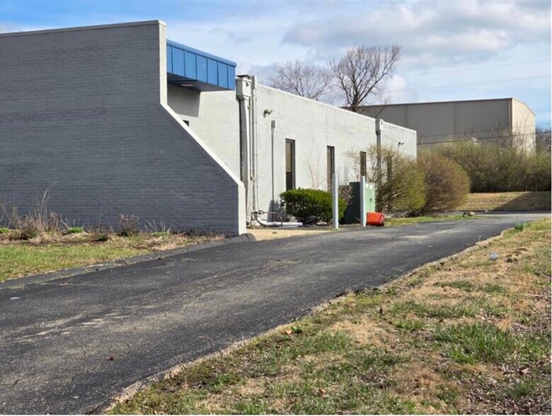 More Photos Of 330 Progress Rd, Dayton Office For Sale