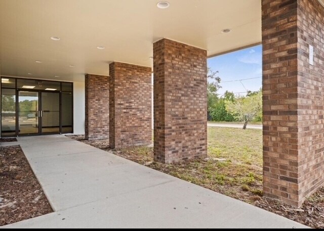 More Photos Of 2119 Grand Blvd, Holiday Light Distribution For Sale