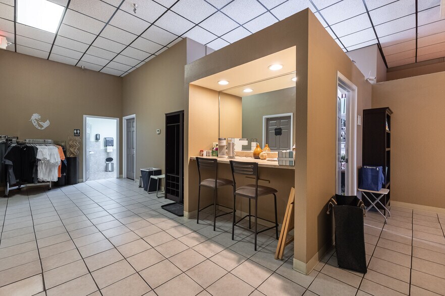 More Photos Of 128 W 8th St, Monroe General Retail For Sale