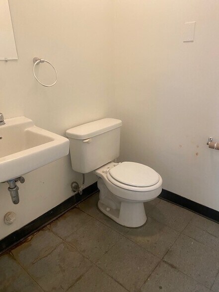 More Photos Of 11701-11717 Washington Blvd, Whittier Manufacturing For Lease