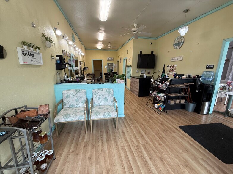 More Photos Of 413 Main St, Scribner Storefront For Sale