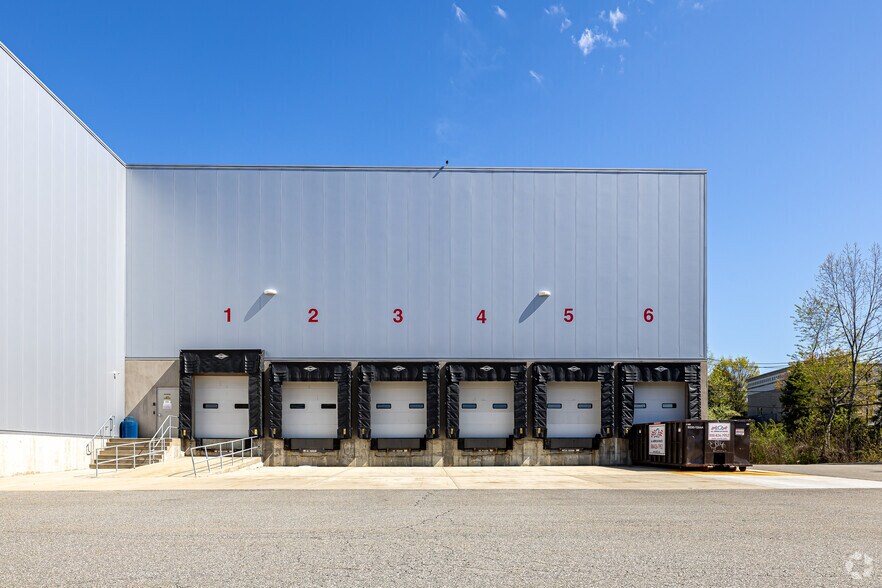 More Photos Of 50 Corporate Dr, Trumbull Distribution For Lease