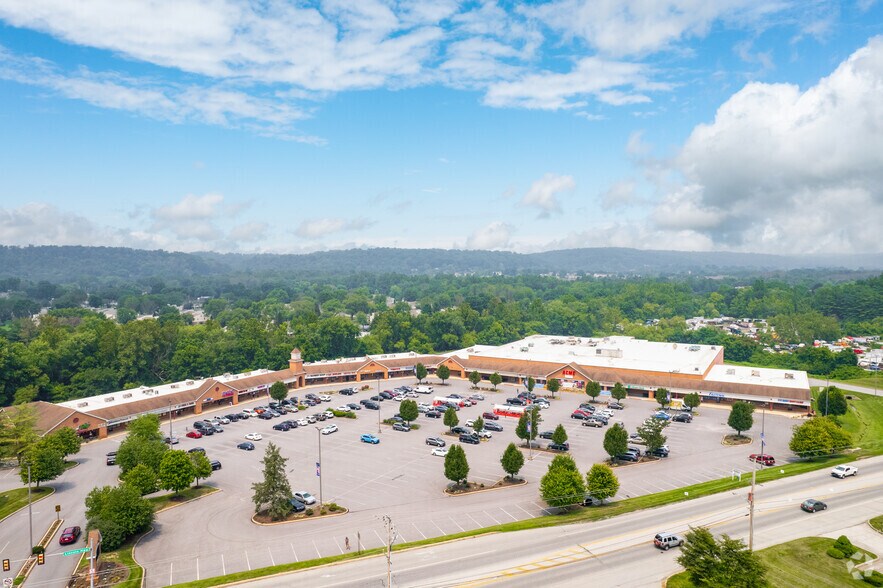 More Photos Of 3907-3957 Lincoln Hwy, Downingtown Unknown For Lease