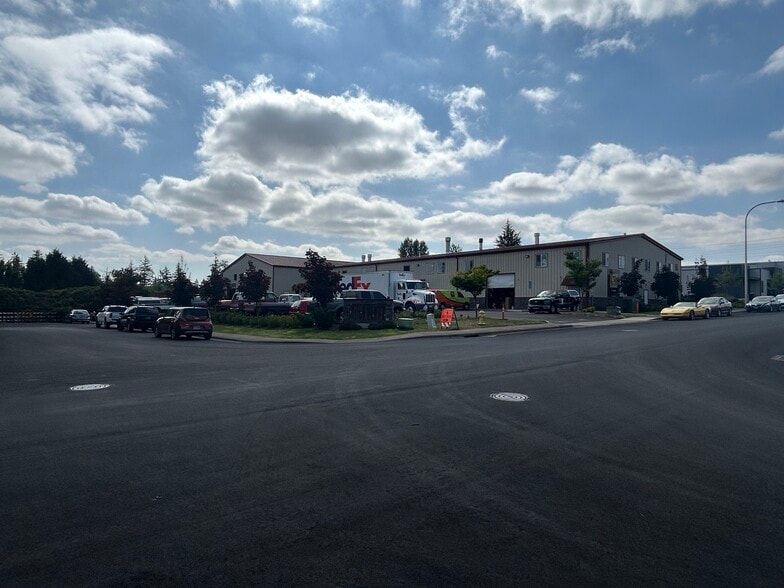 More Photos Of 15114 SW Arrow St, Sherwood Manufacturing For Sale