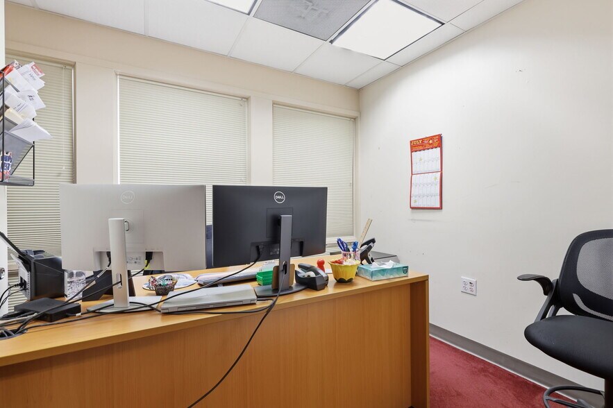 More Photos Of 1568 Woodbourne Rd, Levittown Office For Lease