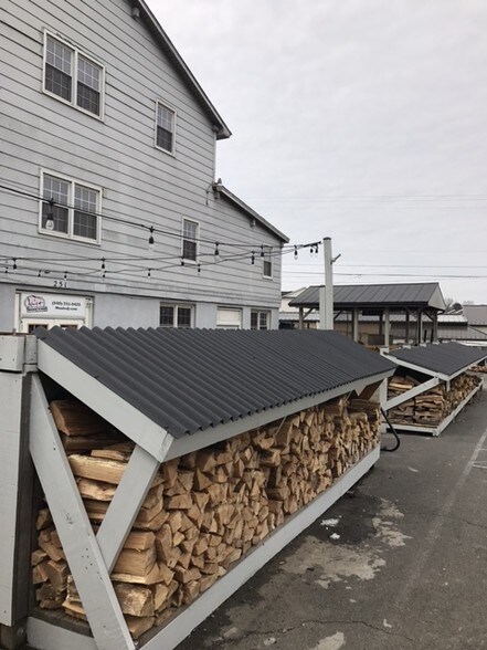 More Photos Of 251 N 21st St, Purcellville General Retail For Lease