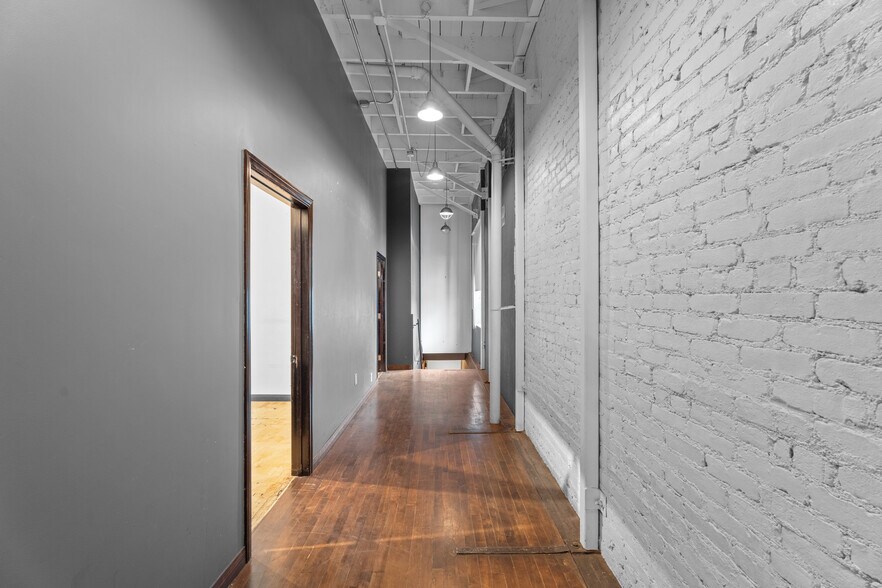 More Photos Of 1931 Bay St, Los Angeles Showroom For Lease