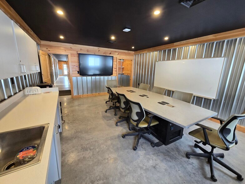 More Photos Of 2888 Oneida St, Sauquoit Office For Lease