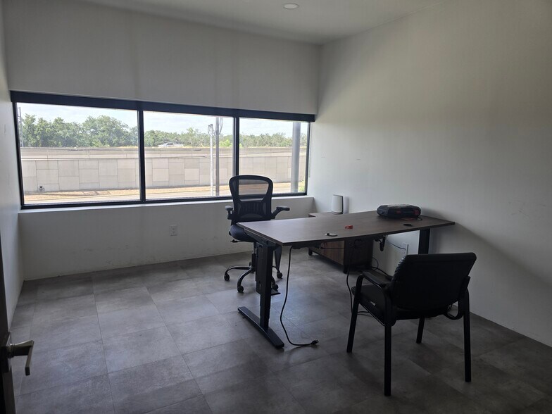 More Photos Of 714 Highway 71 W, Bastrop Freestanding For Lease