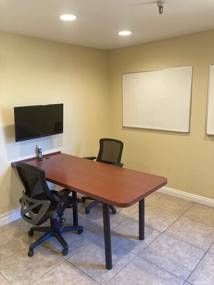 More Photos Of 4848 Colt St, Ventura Manufacturing For Sale