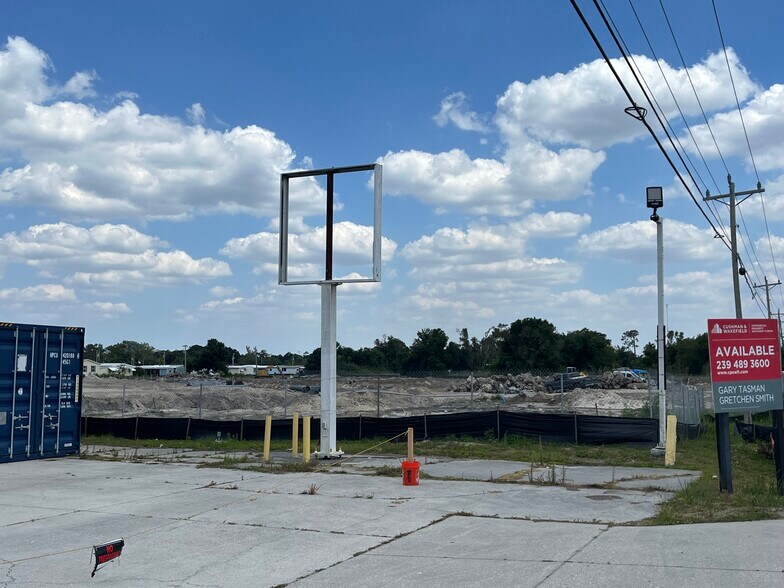 More Photos Of 2790 N Tamiami Trl, North Fort Myers Convenience Store For Sale