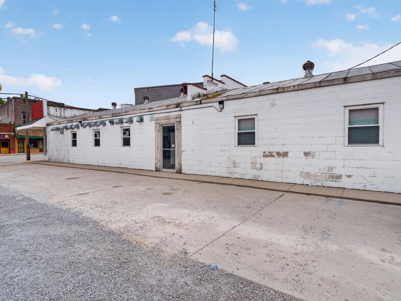 More Photos Of 217 State St, Ashley General Retail For Sale