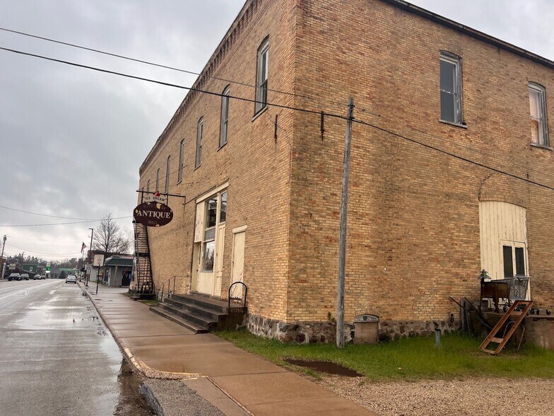More Photos Of 505 Main St, Wild Rose Office For Sale
