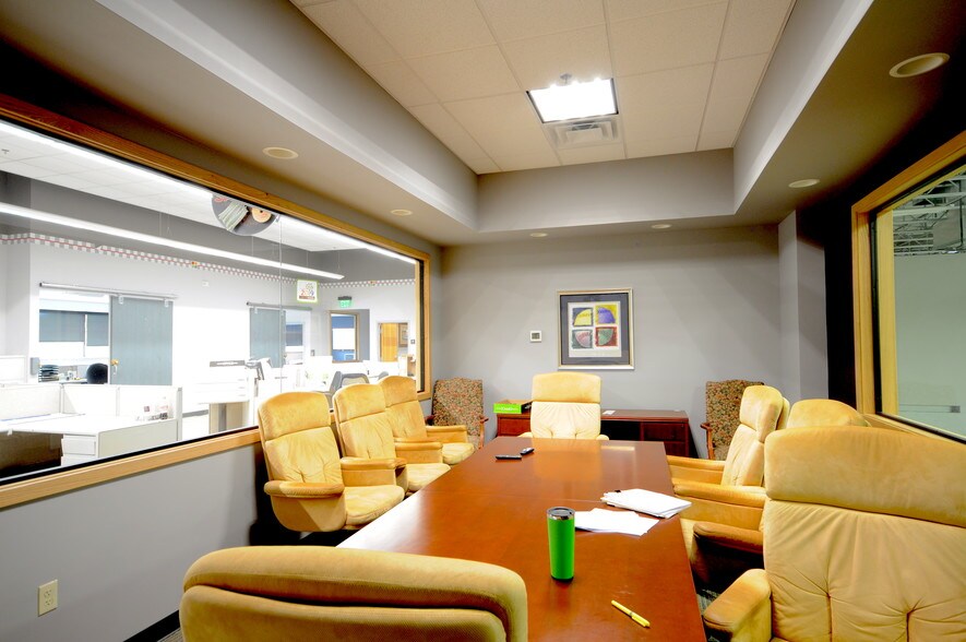 More Photos Of 100 Marketing Way, Suffield Manufacturing For Sale