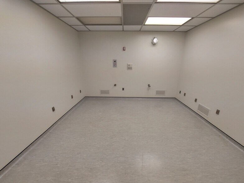 More Photos Of 625 Hutton St, Raleigh Showroom For Lease