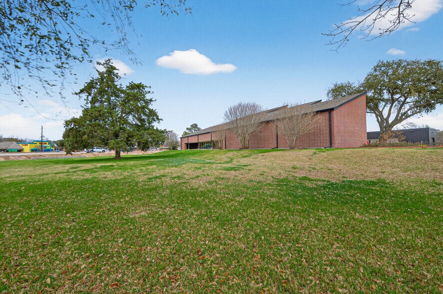 More Photos Of 25100 FM 2100 Rd, Huffman Bank For Lease