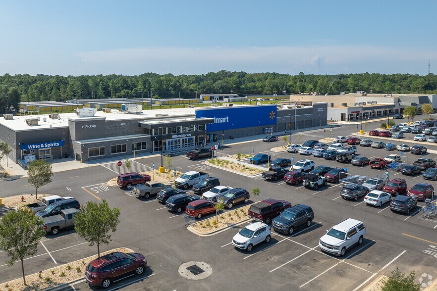 More Photos Of 6209 US-90, Milton Supermarket For Lease