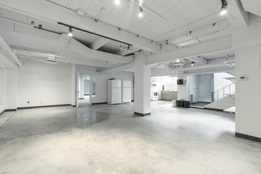 More Photos Of 4215 Rue D'iberville, Montréal Office For Lease
