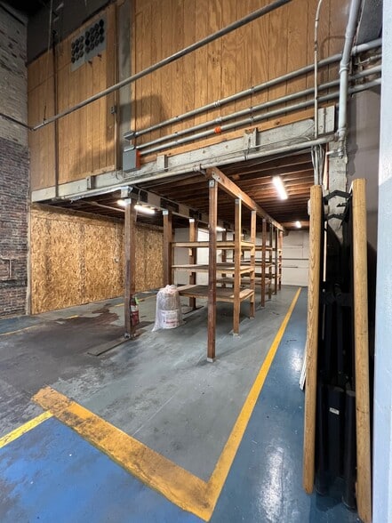 More Photos Of 58 Pulaski St, Peabody Manufacturing For Lease