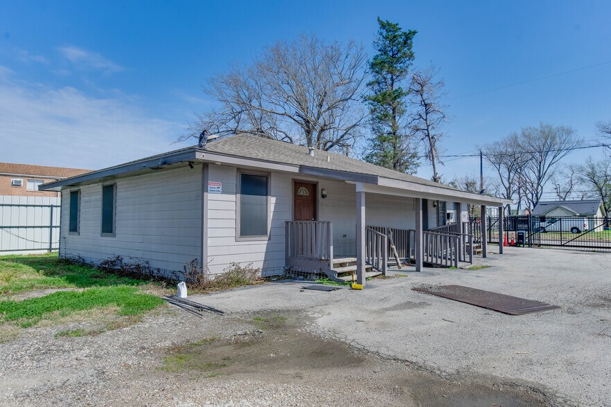 More Photos Of 9107 Irvington Blvd, Houston Storefront For Lease