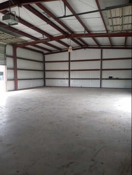 More Photos Of 950-1050 N Pine Rd, Texas City Warehouse For Lease