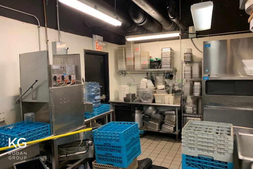 More Photos Of 22 E Hubbard St, Chicago Restaurant For Lease