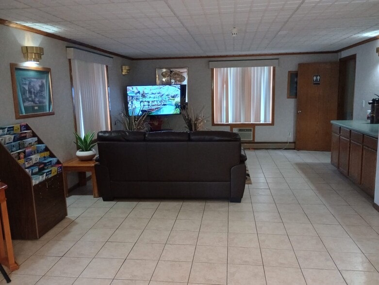 More Photos Of 2702 N Stephenson Ave, Iron Mountain Hotel For Sale