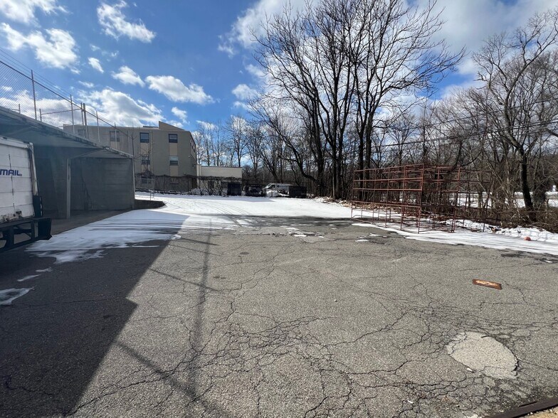More Photos Of 111 Lafayette Ave, White Plains Warehouse For Lease