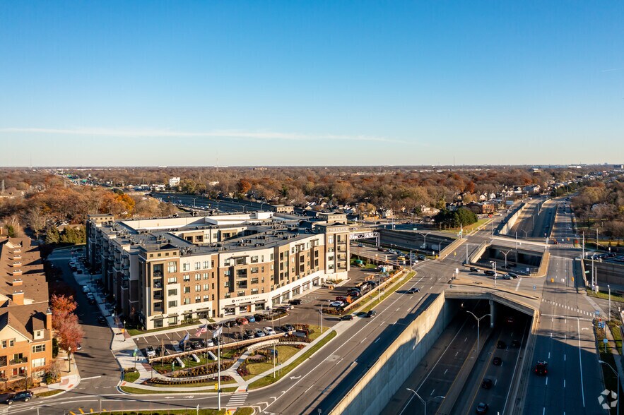 More Photos Of 25090 Woodward Ave, Royal Oak Apartments For Lease