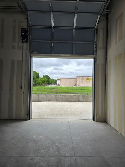 More Photos Of 9850 Huebner Rd, San Antonio Flex For Lease