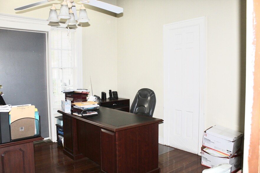 More Photos Of 2005 N Country Club Dr, Montgomery Schools For Sale