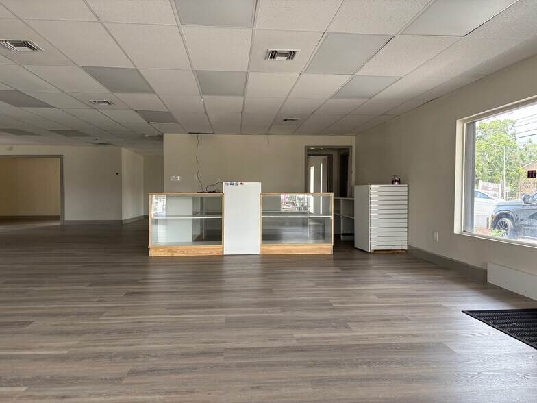 More Photos Of 5897 Memorial Hwy, Tampa Storefront Retail Office For Lease