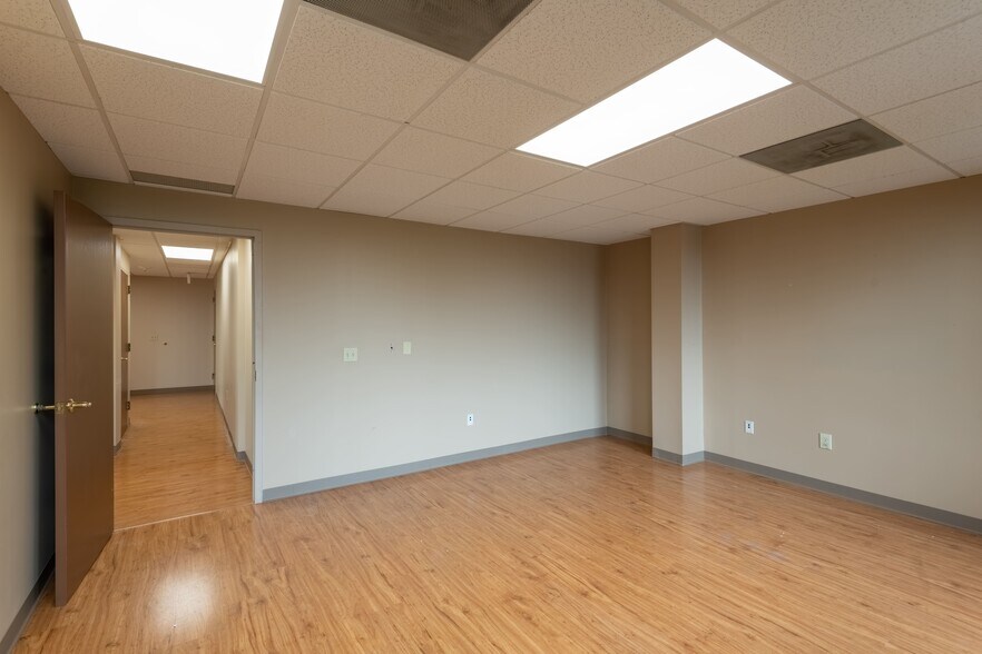 More Photos Of 127 W Hargett St, Raleigh Loft Creative Space For Lease