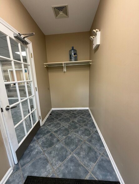 More Photos Of 66 Buck Rd, Southampton Medical For Lease