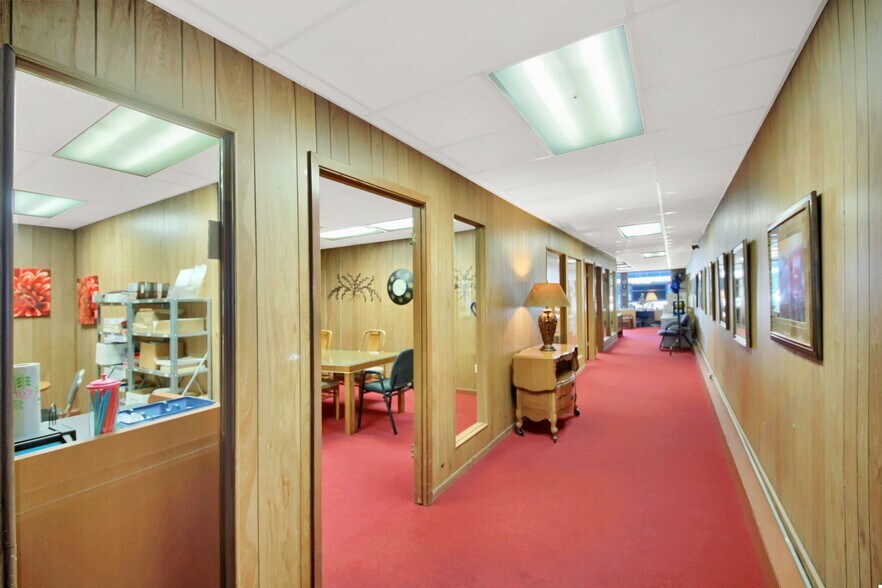 More Photos Of 202 N Main St, Taylor Loft Creative Space For Sale