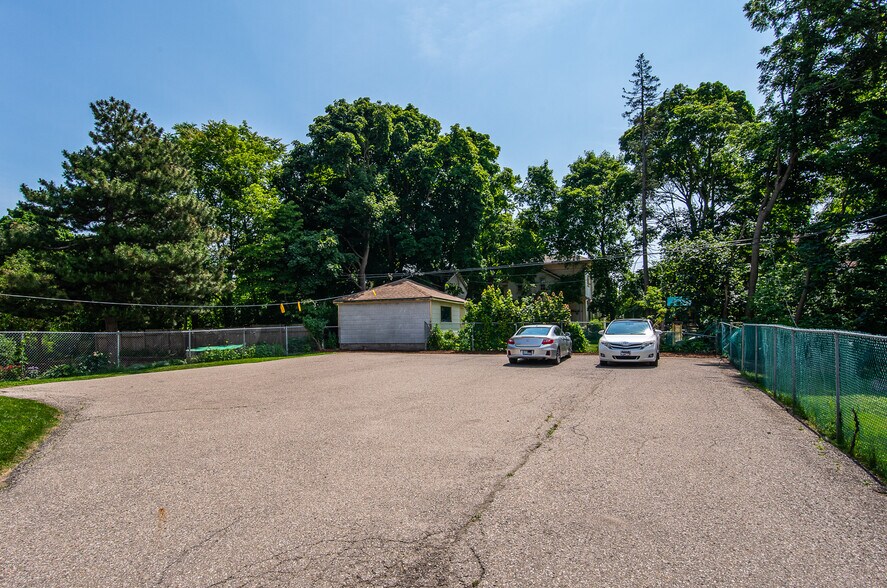 More Photos Of 109 College St, Kitchener Office For Sale