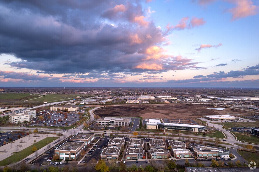 More Photos Of 2638 Patriot Blvd, Glenview Office For Lease