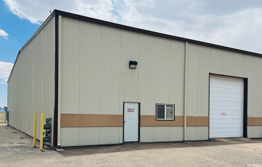 More Photos Of 540 Wright Brothers Dr, Naples Warehouse For Lease