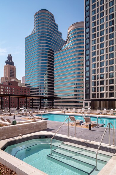 More Photos Of 365 Nicollet Mall, Minneapolis Apartments For Sale