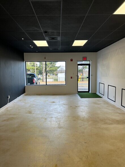 More Photos Of 560 Forest Rd, West Haven Unknown For Lease