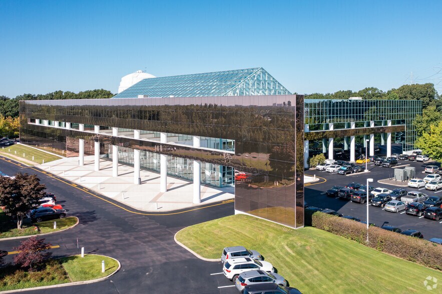 More Photos Of 1377 Motor Pky, Islandia Office For Lease