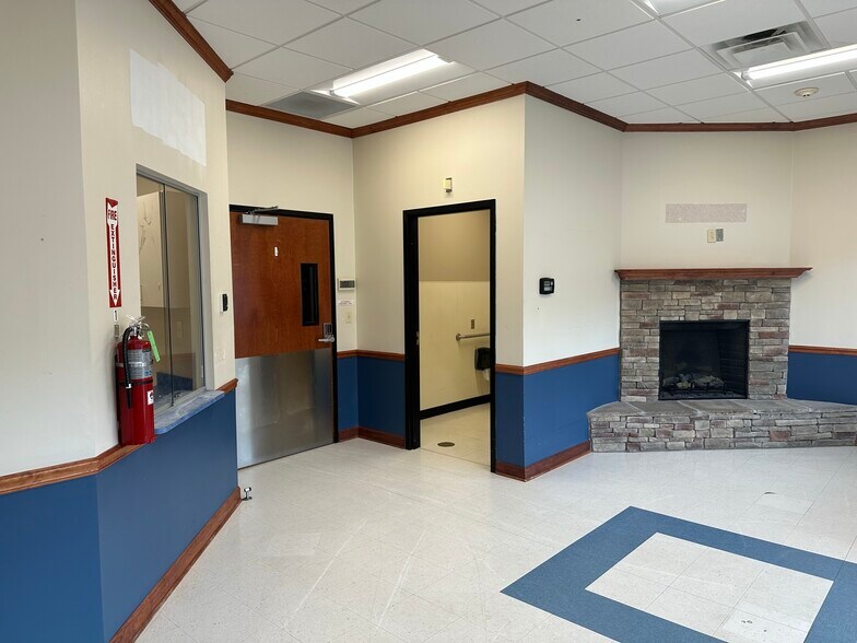 More Photos Of 9137-9141 Cross Park Dr, Knoxville Storefront Retail Office For Lease