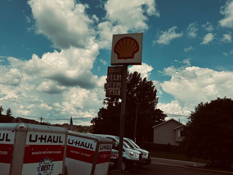 More Photos Of 14801 County Road 5, Burnsville Service Station For Lease