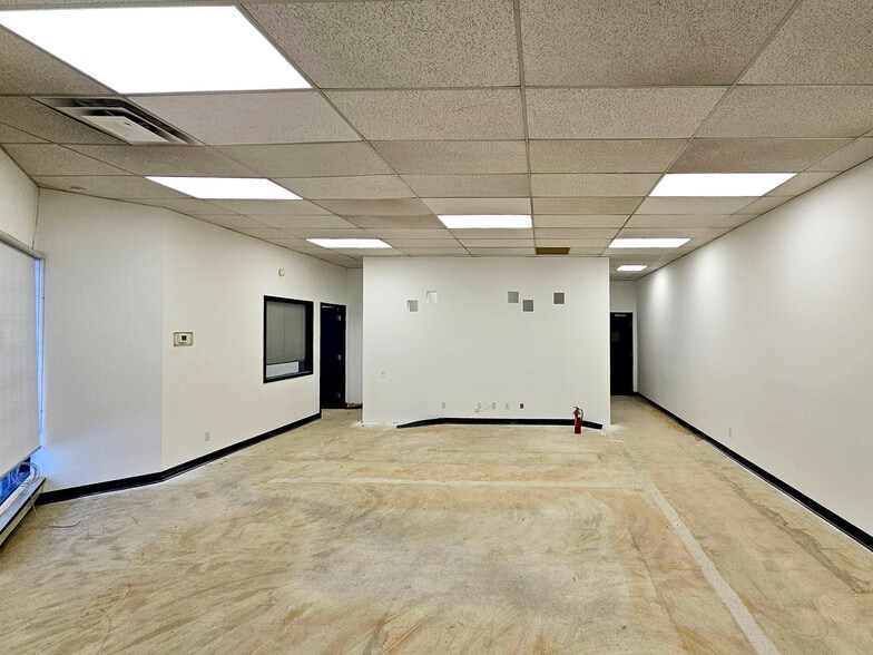 More Photos Of 11120 Bridgeport Rd, Richmond Warehouse For Lease