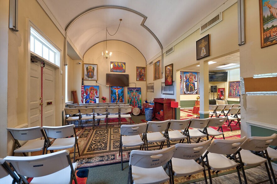 More Photos Of 4800 31st St S, Arlington Specialty For Sale