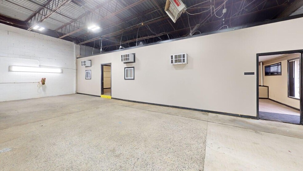 More Photos Of 2560 Richmond Ter, Staten Island Service For Sale